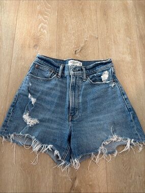 Abercrombie & Fitch 4” Mom Shorts in Blue Wash